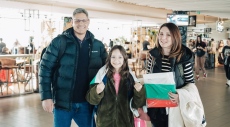 Летище София подарява знамена за празника